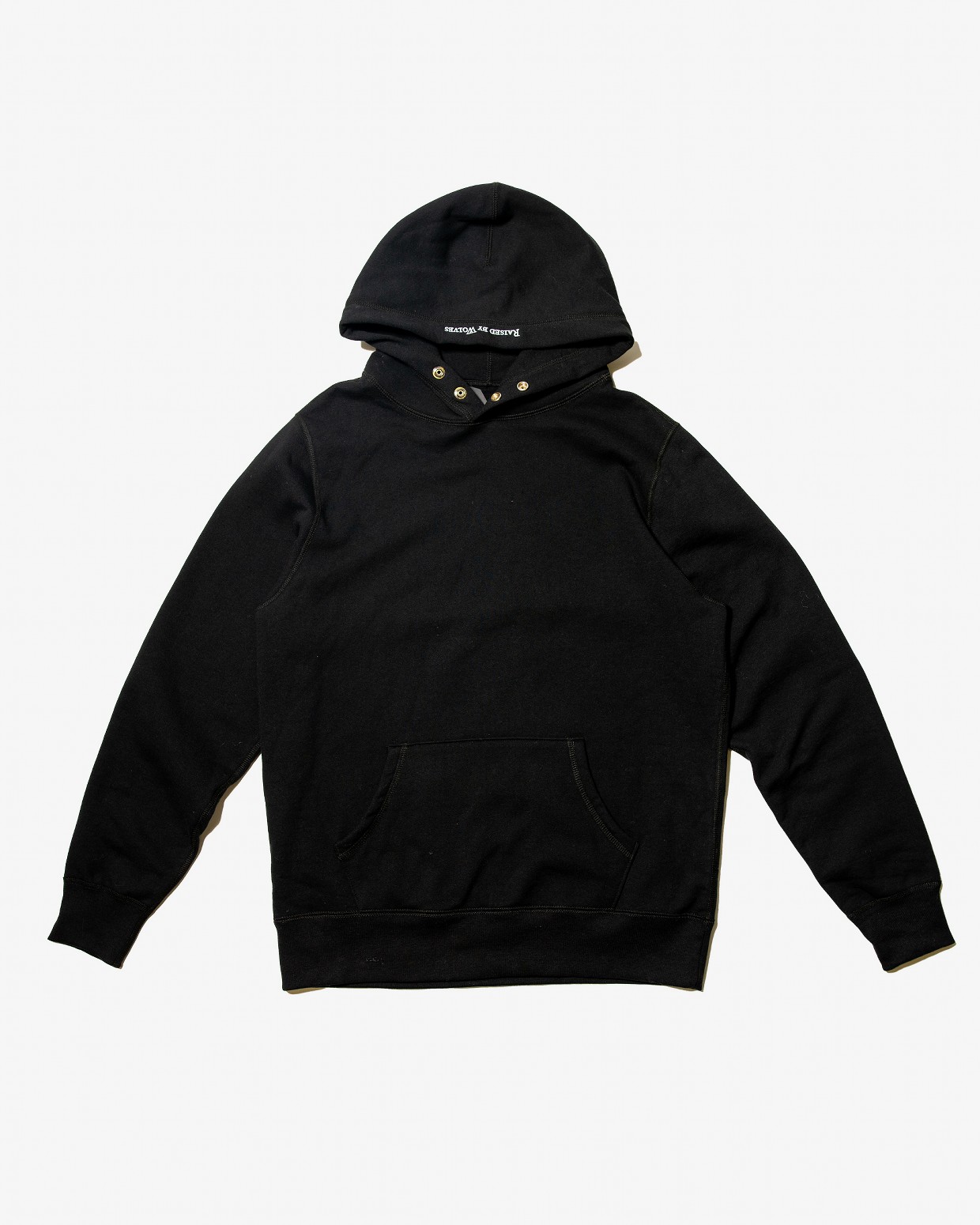 ��RAISED BY WOLVES/�쥤���ɥХ�����֥���CLASSIC SNAP HOODIE �ѡ����� / BLACK