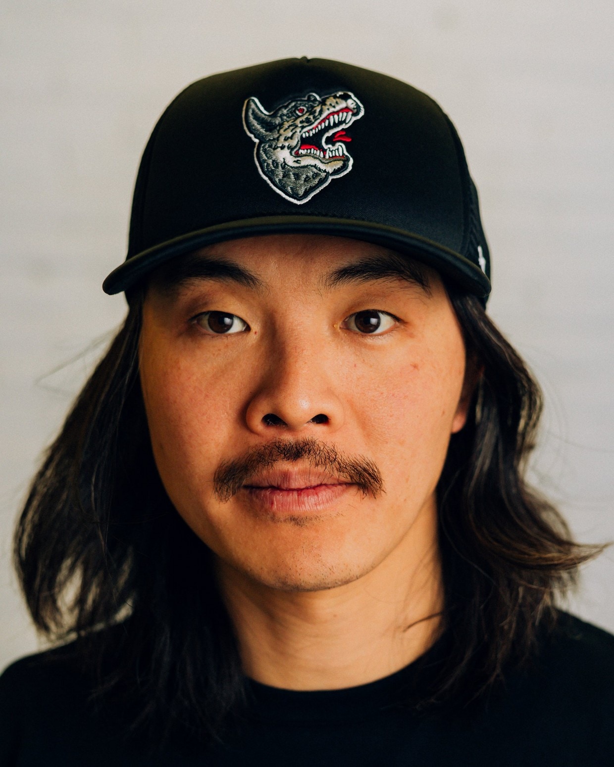 ��RAISED BY WOLVES/�쥤���ɥХ�����֥���RBW/47 SOUVENIR TRUCKER �ȥ�å�������å� / BLACK