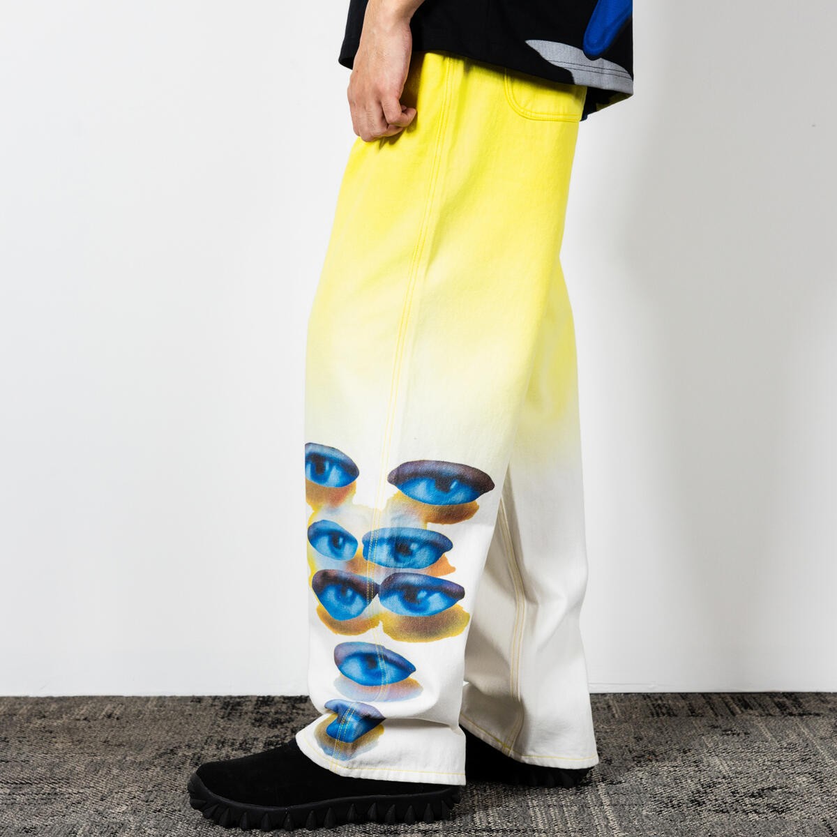 ��PLEASURES/�ץ쥸�㡼����AUSTIN LEE��HUMAN EYES BAGGY PANTS �ѥ�� / YELLOW