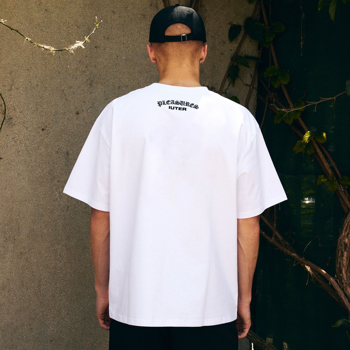 PLEASURES/ץ쥸㡼IUTER/LUNA T-SHIRT T / WHITE
