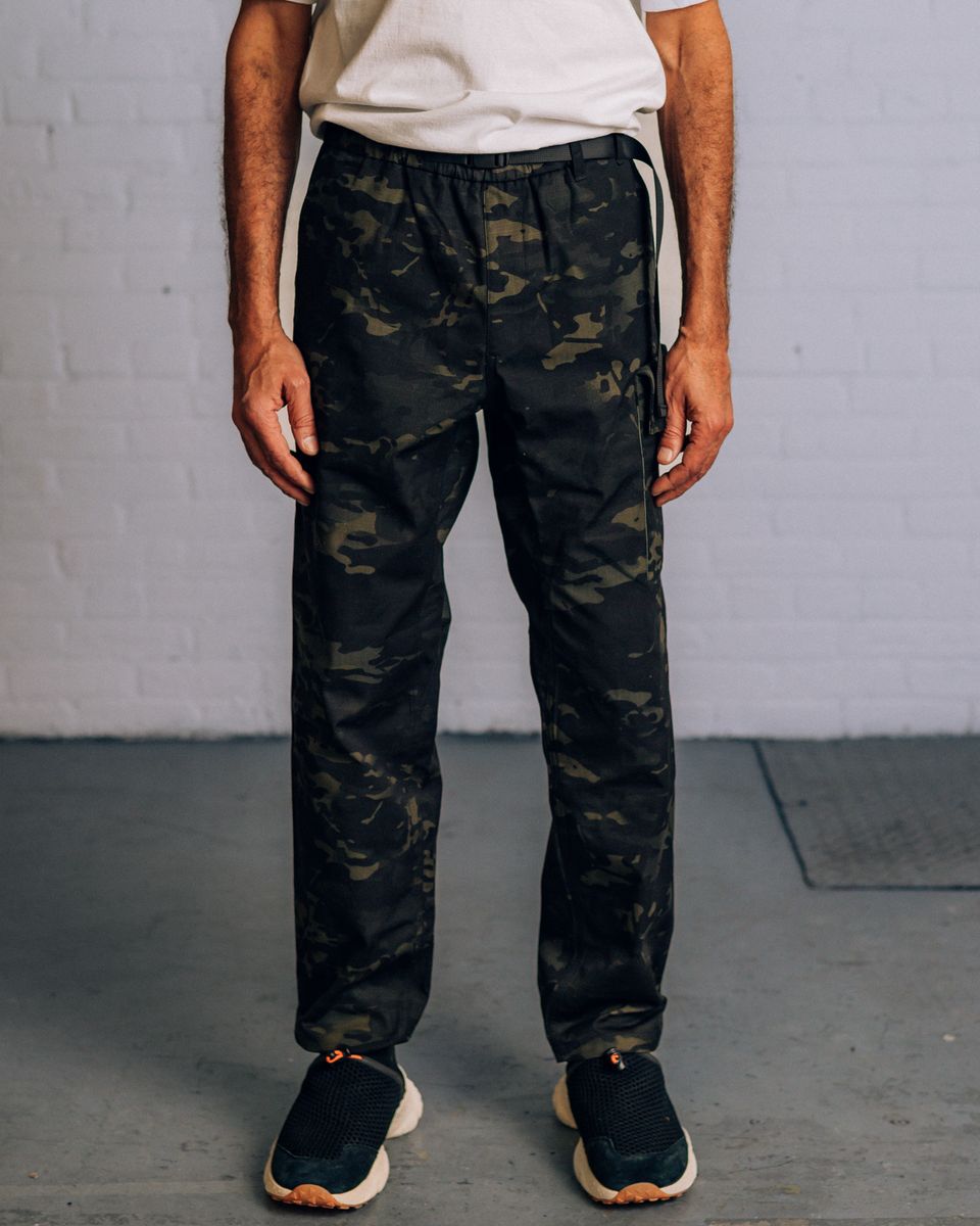 ��RAISED BY WOLVES/�쥤���ɥХ�����֥���MULTICAM HIKING PANTS V2 �ϥ����󥰥ѥ�� / BLACK