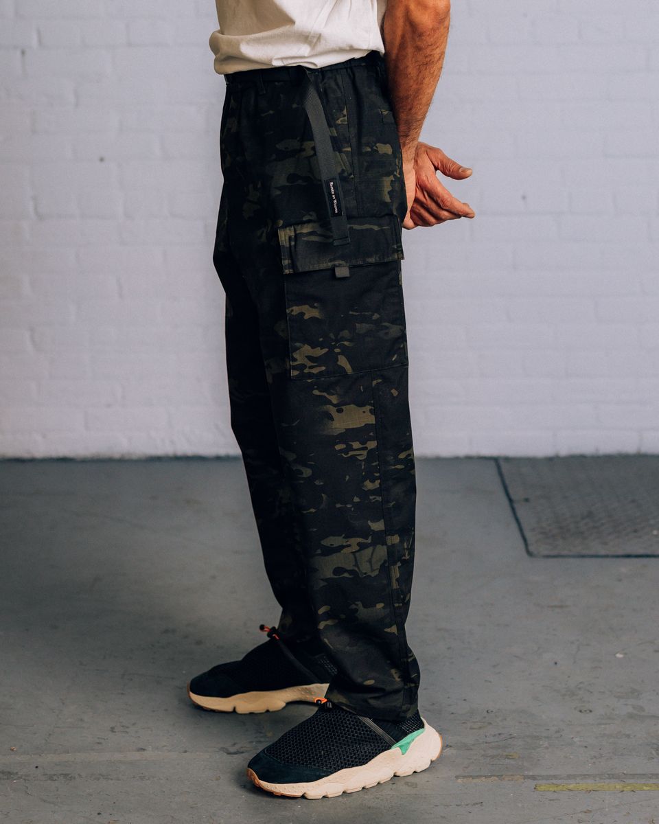 ��RAISED BY WOLVES/�쥤���ɥХ�����֥���MULTICAM HIKING PANTS V2 �ϥ����󥰥ѥ�� / BLACK