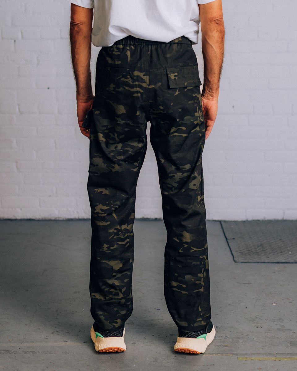 ��RAISED BY WOLVES/�쥤���ɥХ�����֥���MULTICAM HIKING PANTS V2 �ϥ����󥰥ѥ�� / BLACK