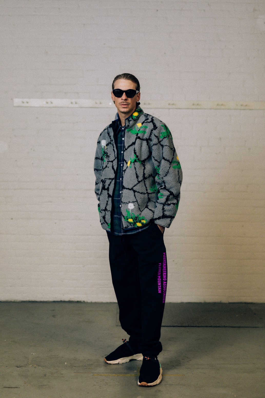 ��RAISED BY WOLVES/�쥤���ɥХ�����֥���DMA SWEATPANTS �������åȥѥ�� / BLACK