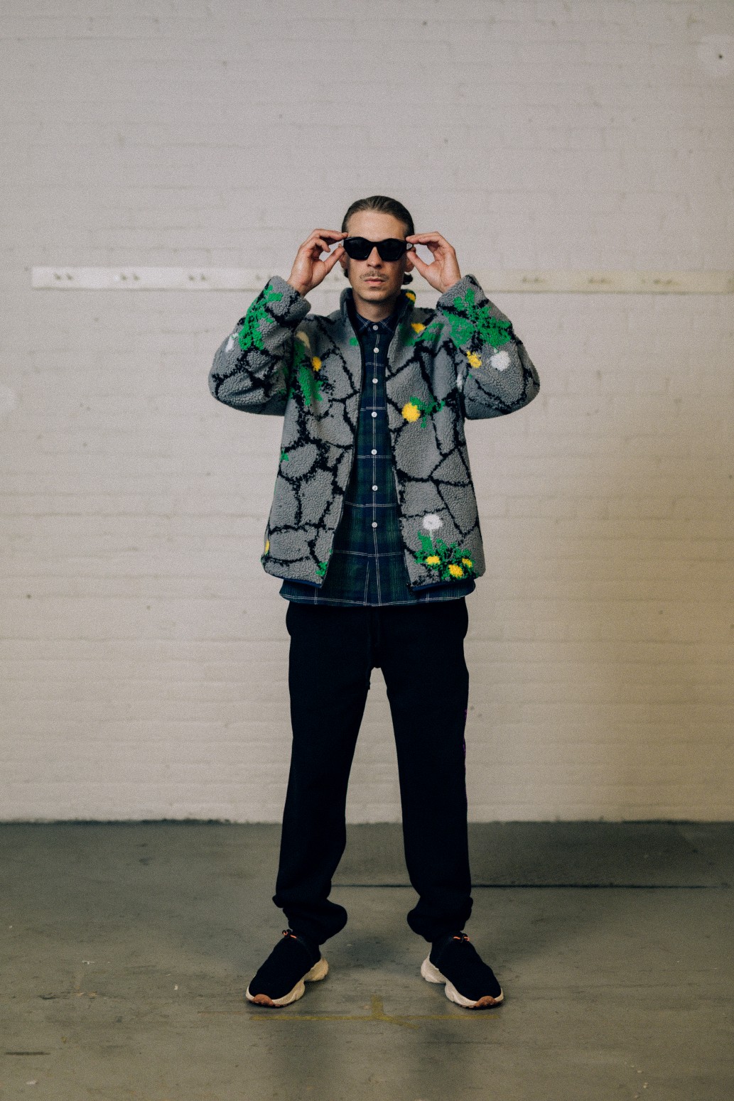 ��RAISED BY WOLVES/�쥤���ɥХ�����֥���DMA SWEATPANTS �������åȥѥ�� / BLACK