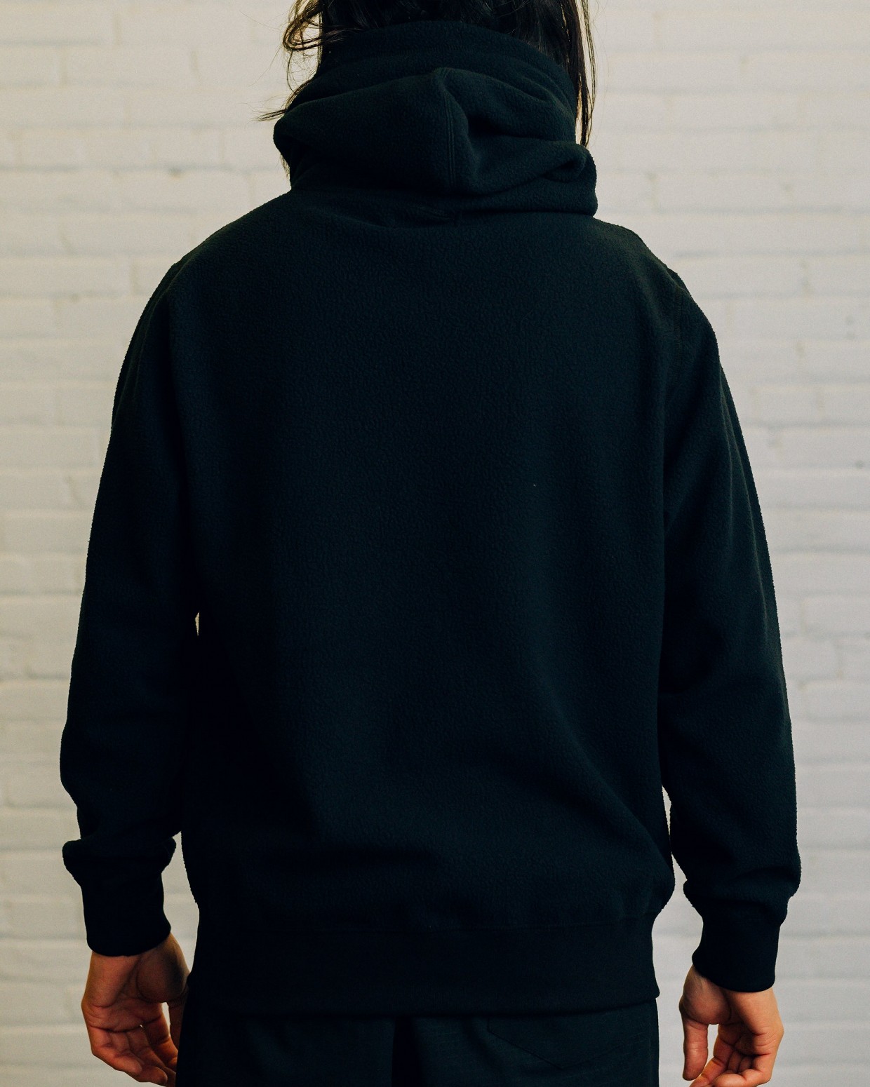 ��RAISED BY WOLVES/�쥤���ɥХ�����֥���POLARTEC THERMAL PRO HOODIE �ѡ����� / BLACK