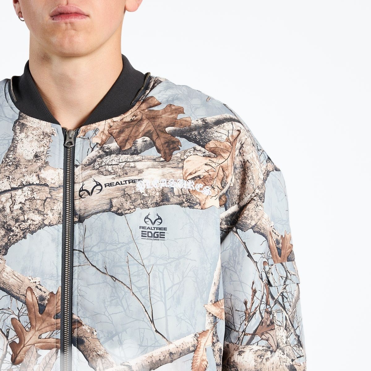 ��PLEASURES/�ץ쥸�㡼����DRAGON BOMBER �ܥ�С����㥱�å� / GREY EDGE