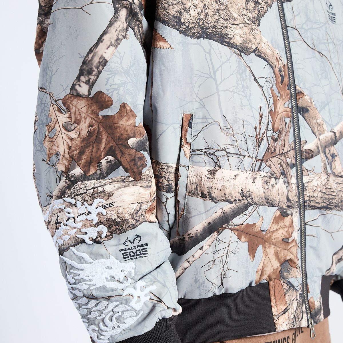 ��PLEASURES/�ץ쥸�㡼����DRAGON BOMBER �ܥ�С����㥱�å� / GREY EDGE