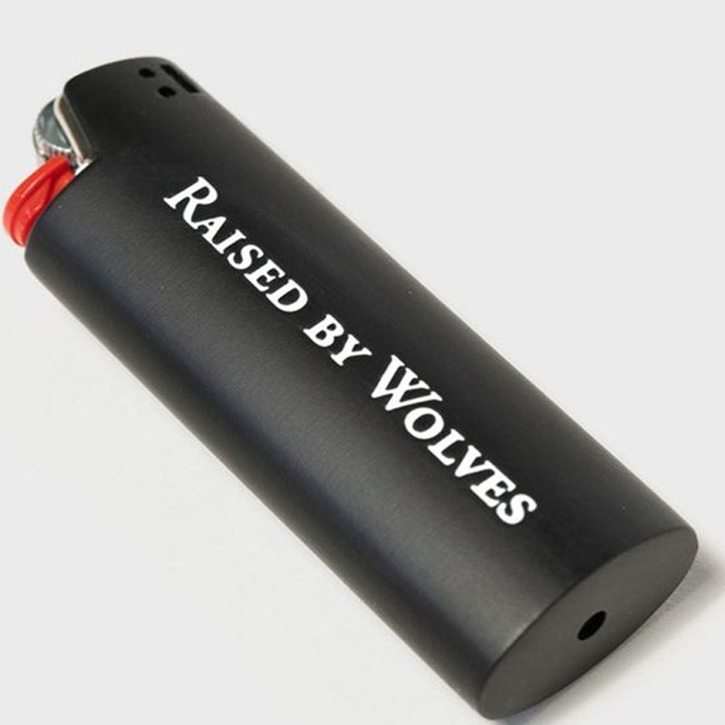 ��RAISED BY WOLVES/�쥤���ɥХ�����֥���LOGOTYPE LIGHTER CASE �饤���������� / BLACK