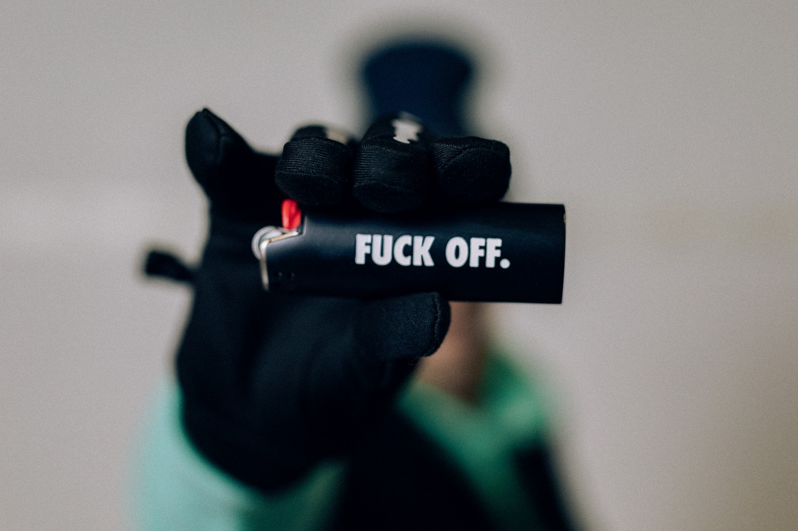 ��RAISED BY WOLVES/�쥤���ɥХ�����֥���LOGOTYPE LIGHTER CASE �饤���������� / BLACK