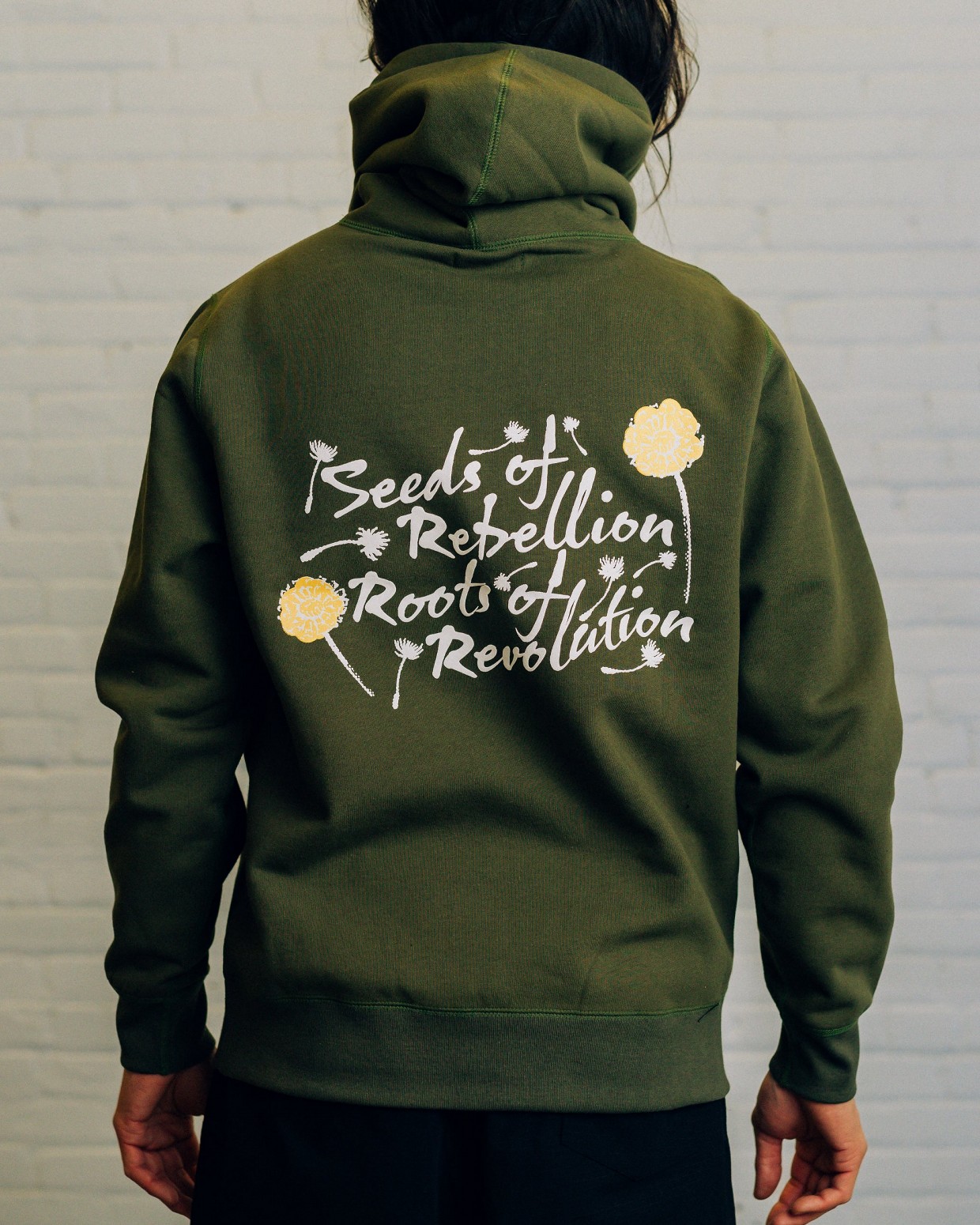 ��RAISED BY WOLVES/�쥤���ɥХ�����֥���SEEDS OF REBELLION SNAP HOODIE �ѡ����� / OLIVE
