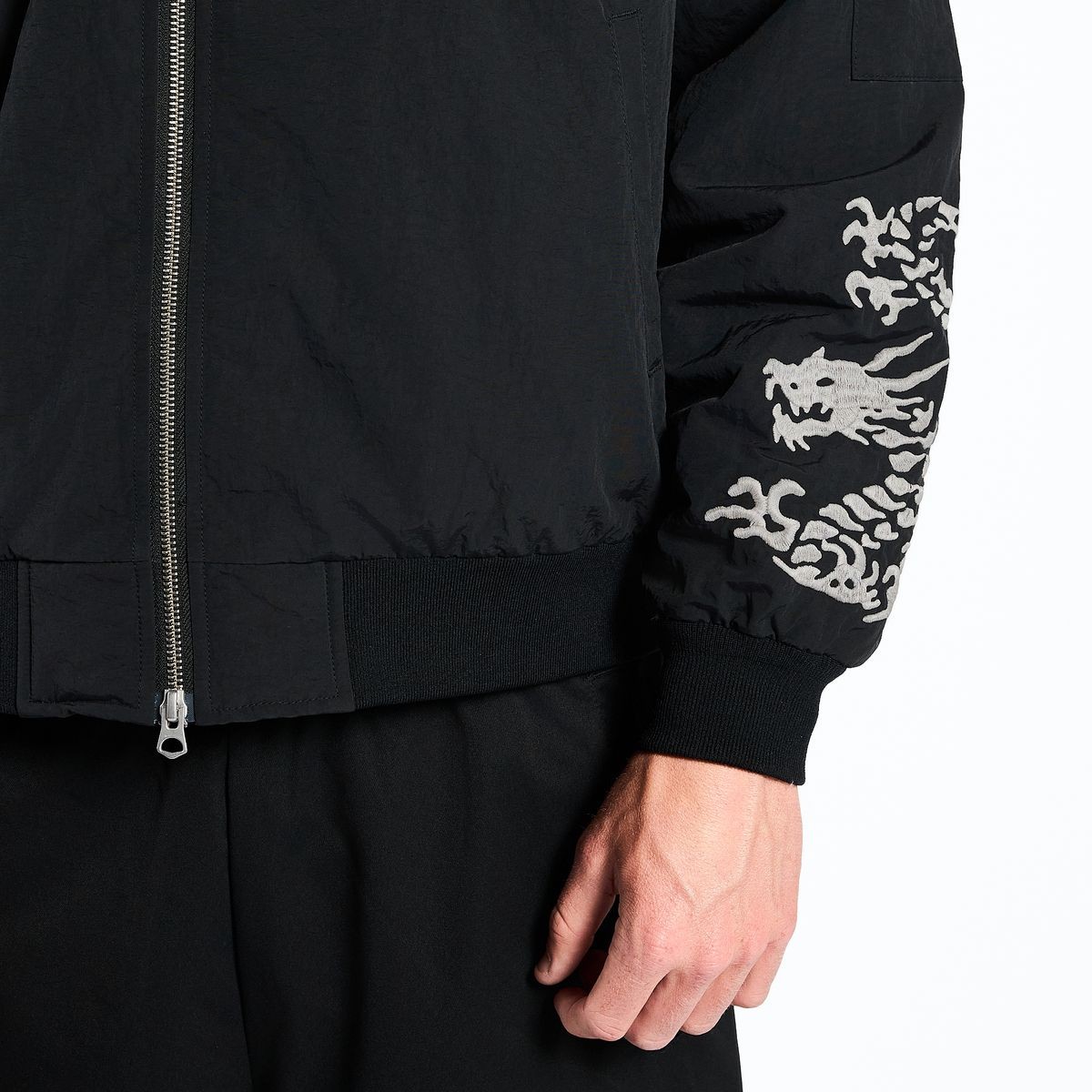 PLEASURES/ץ쥸㡼DRAGON BOMBER ܥС㥱å / BLACK