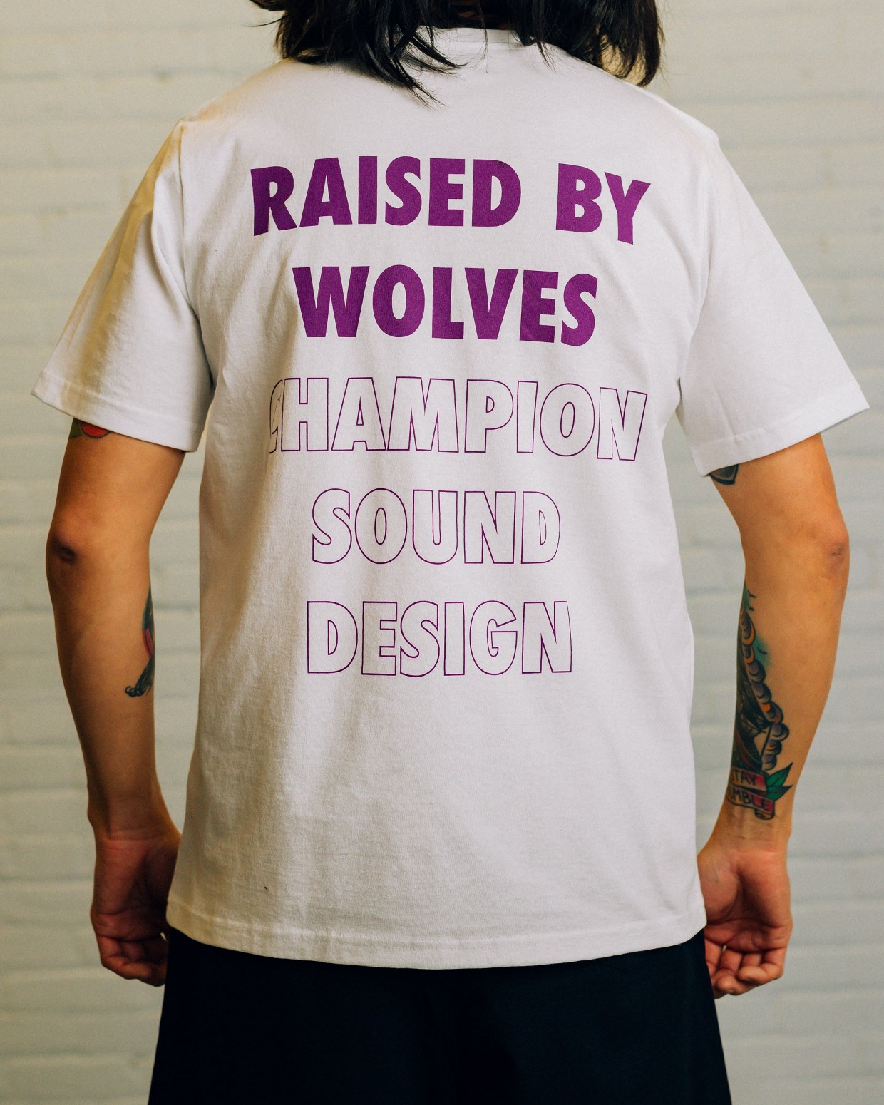 ��RAISED BY WOLVES/�쥤���ɥХ�����֥���CHAMPION SOUND TEE T����� / WHITE