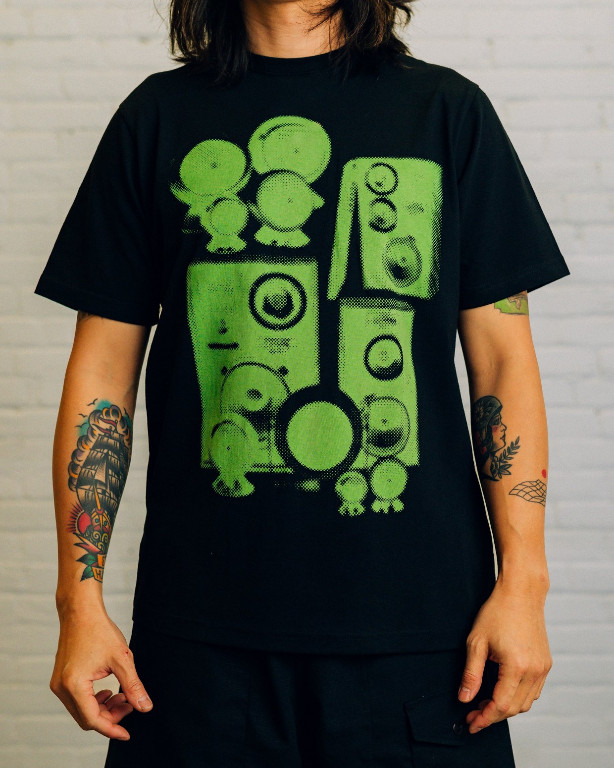 ��RAISED BY WOLVES/�쥤���ɥХ�����֥���CHAMPION SOUND TEE T����� / BLACK