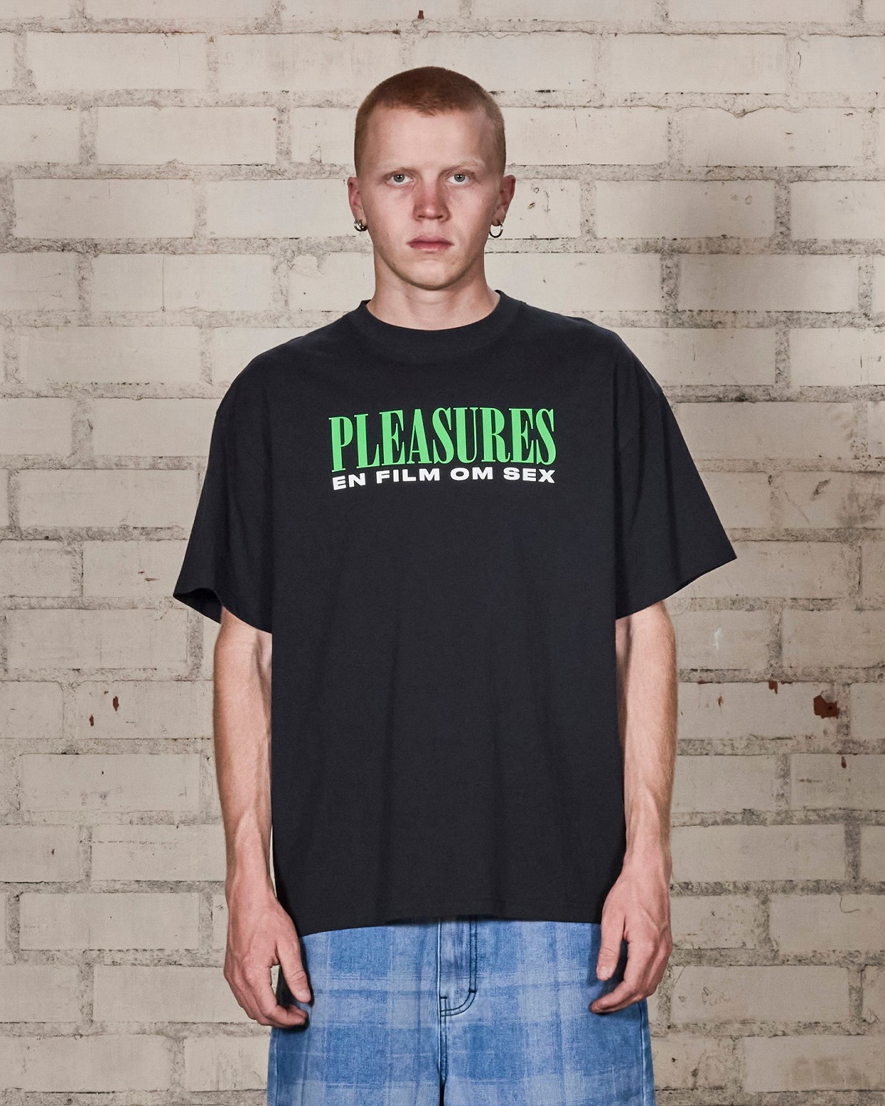 ��PLEASURES/�ץ쥸�㡼����ON FILM T-SHIRT T����� / BLACK