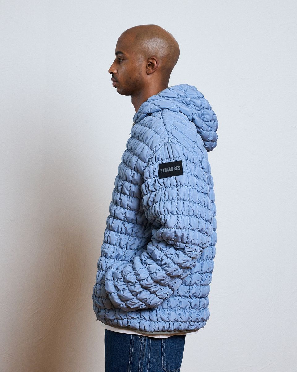 ��PLEASURES/�ץ쥸�㡼����TENDER HOODED PUFFER ���㥱�å� / SLATE