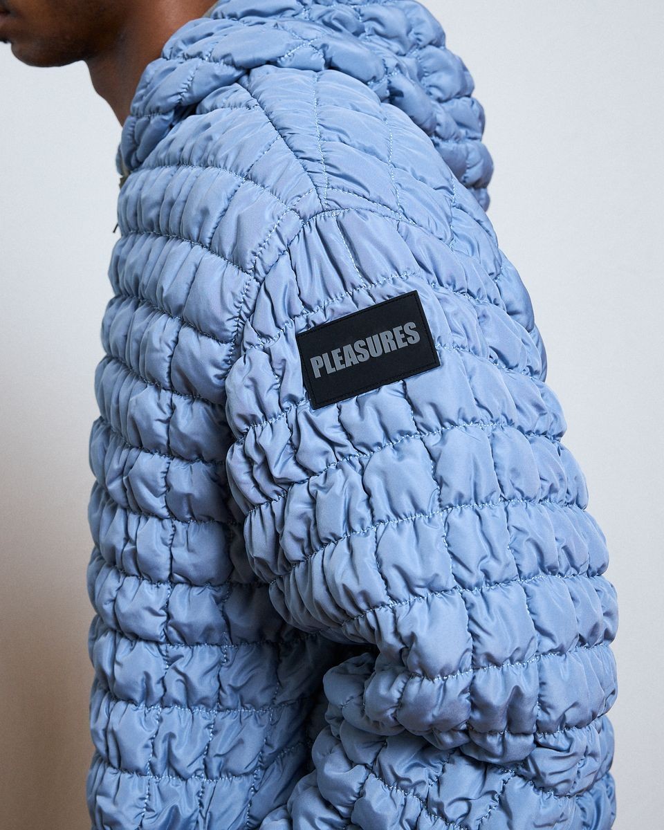 ��PLEASURES/�ץ쥸�㡼����TENDER HOODED PUFFER ���㥱�å� / SLATE