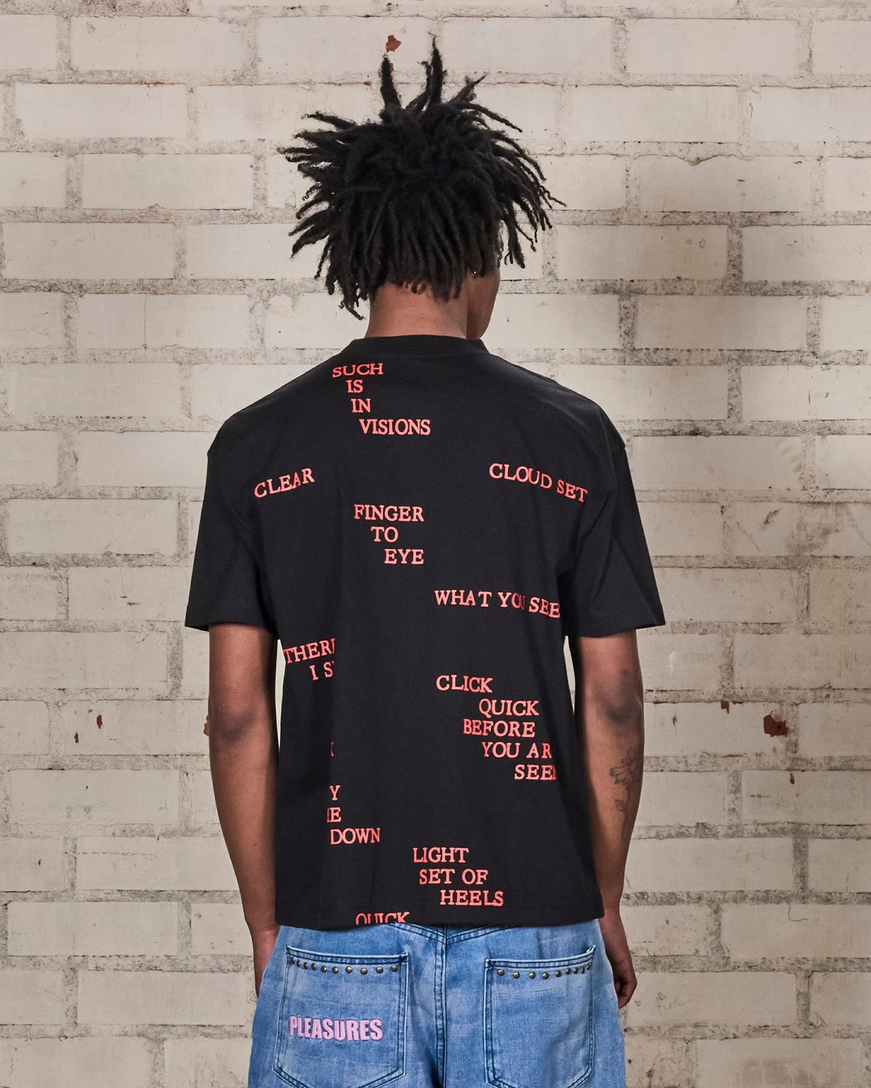 ��PLEASURES/�ץ쥸�㡼����INDOORS T-SHIRT T����� / BLACK