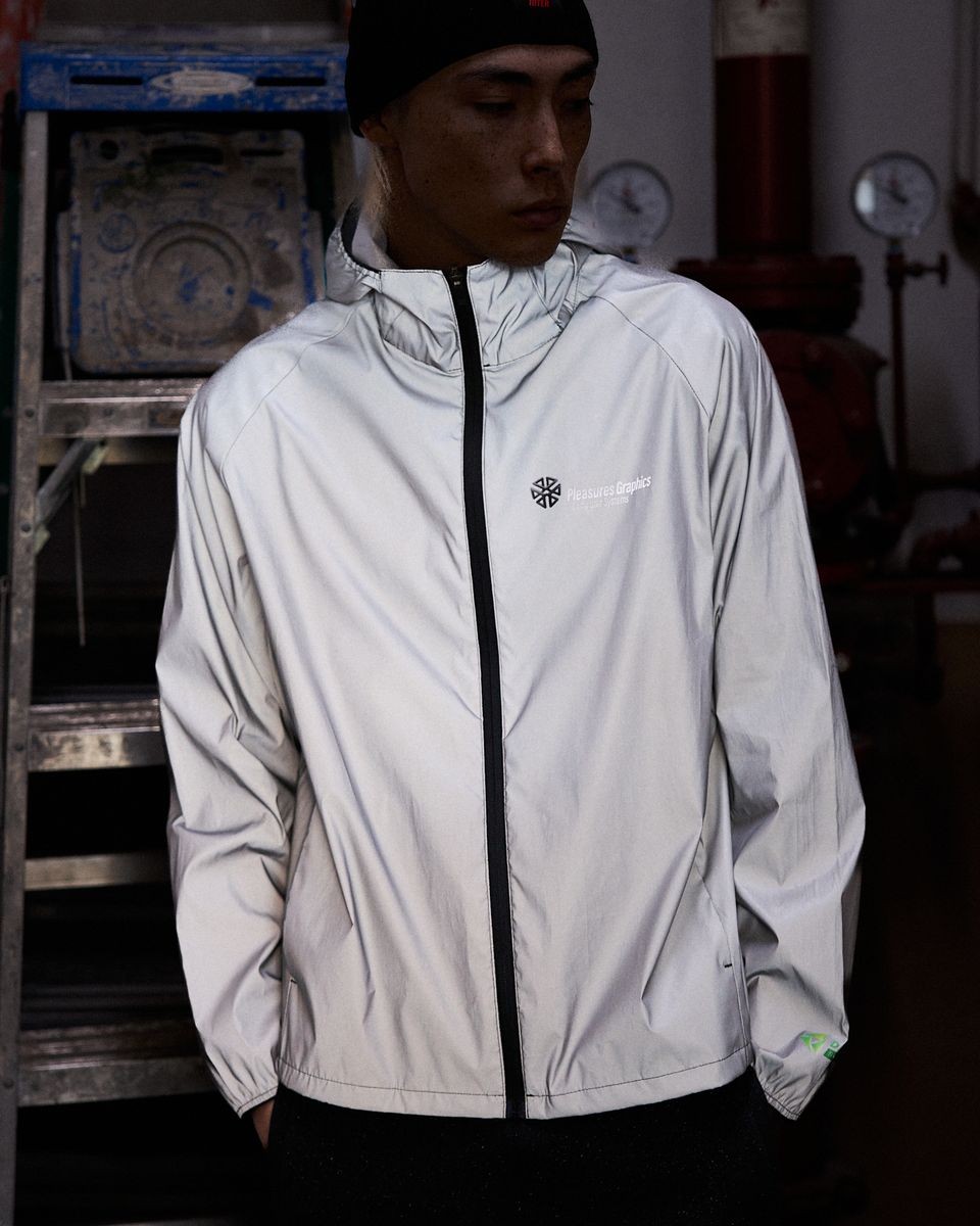 ��PLEASURES/�ץ쥸�㡼����SYSTEM REFLECTIVE JACKET ������ɥ֥졼���� / 3M