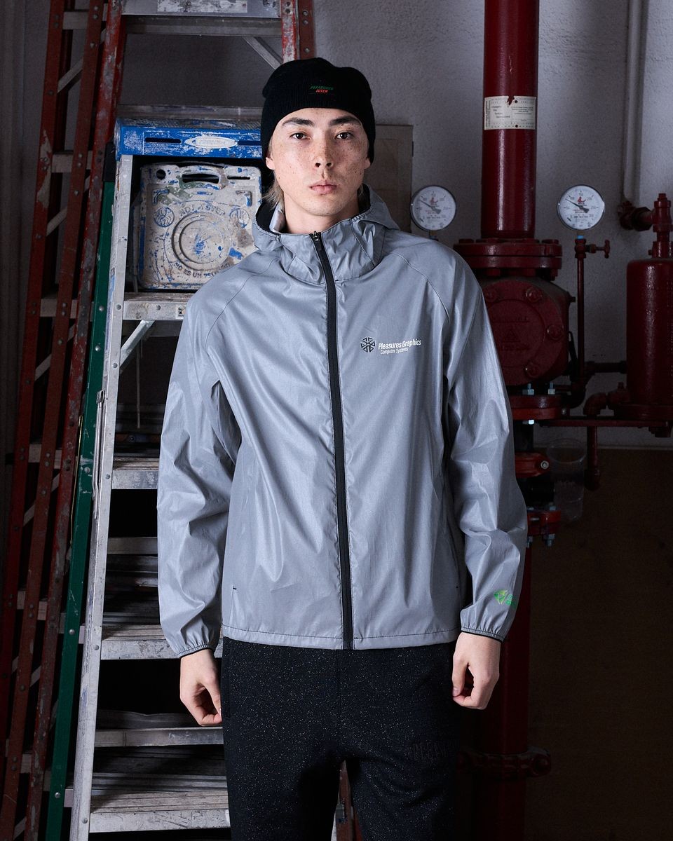 ��PLEASURES/�ץ쥸�㡼����SYSTEM REFLECTIVE JACKET ������ɥ֥졼���� / 3M
