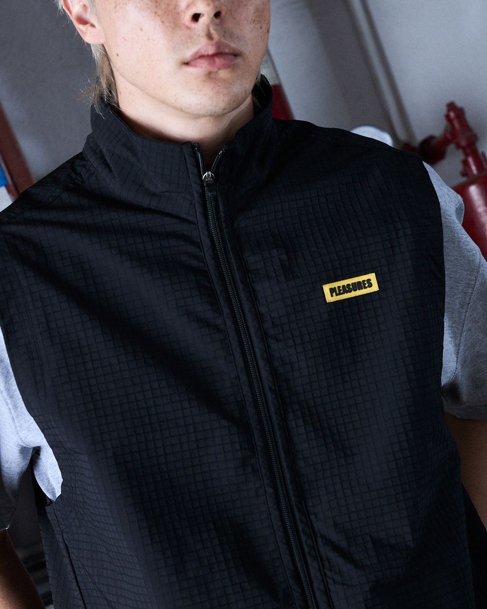 ��PLEASURES/�ץ쥸�㡼����OVERTURE CONVERTIBLE JACKET ���㥱�å� / BLACK