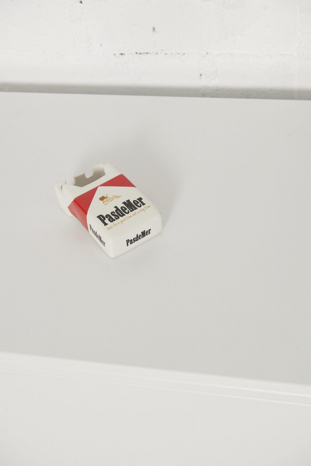 PAS DE MER/ѥɥNOT LONG TIME ASHTRAY  / WHITE/RED