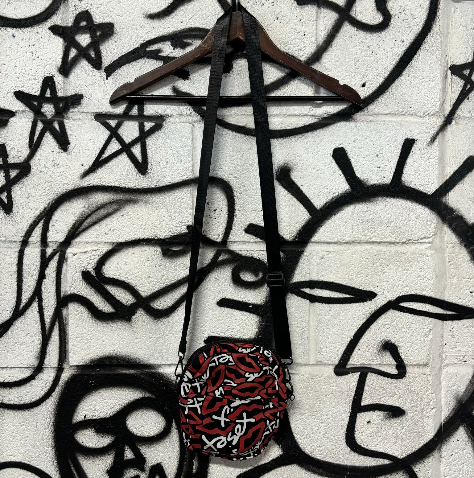 ��SEX SKATEBOARDS/���å����������ȥܡ��ɡ�SEX CAMO ����󥰥Хå� / BLACK