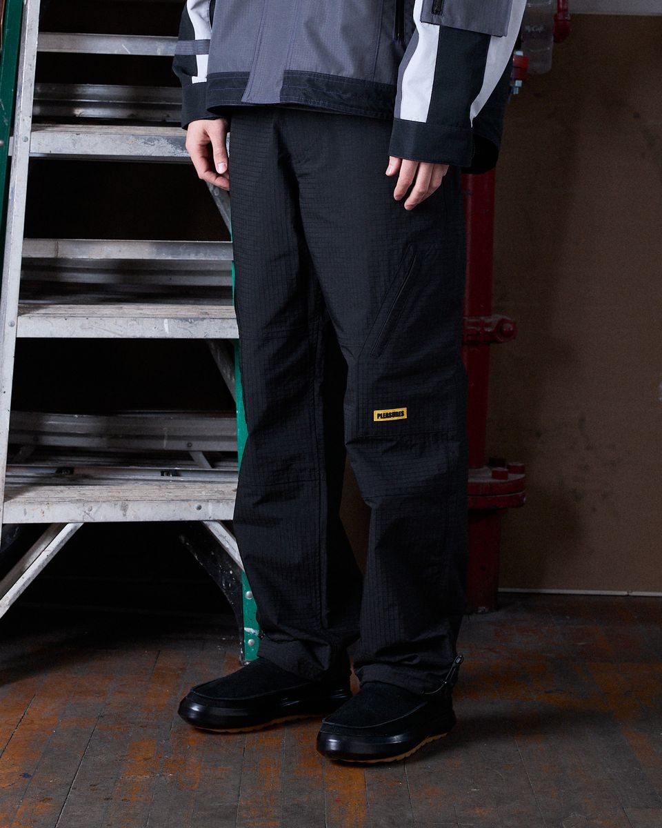 PLEASURES/ץ쥸㡼OVERTURE CARGO PANTS ѥ / BLACK