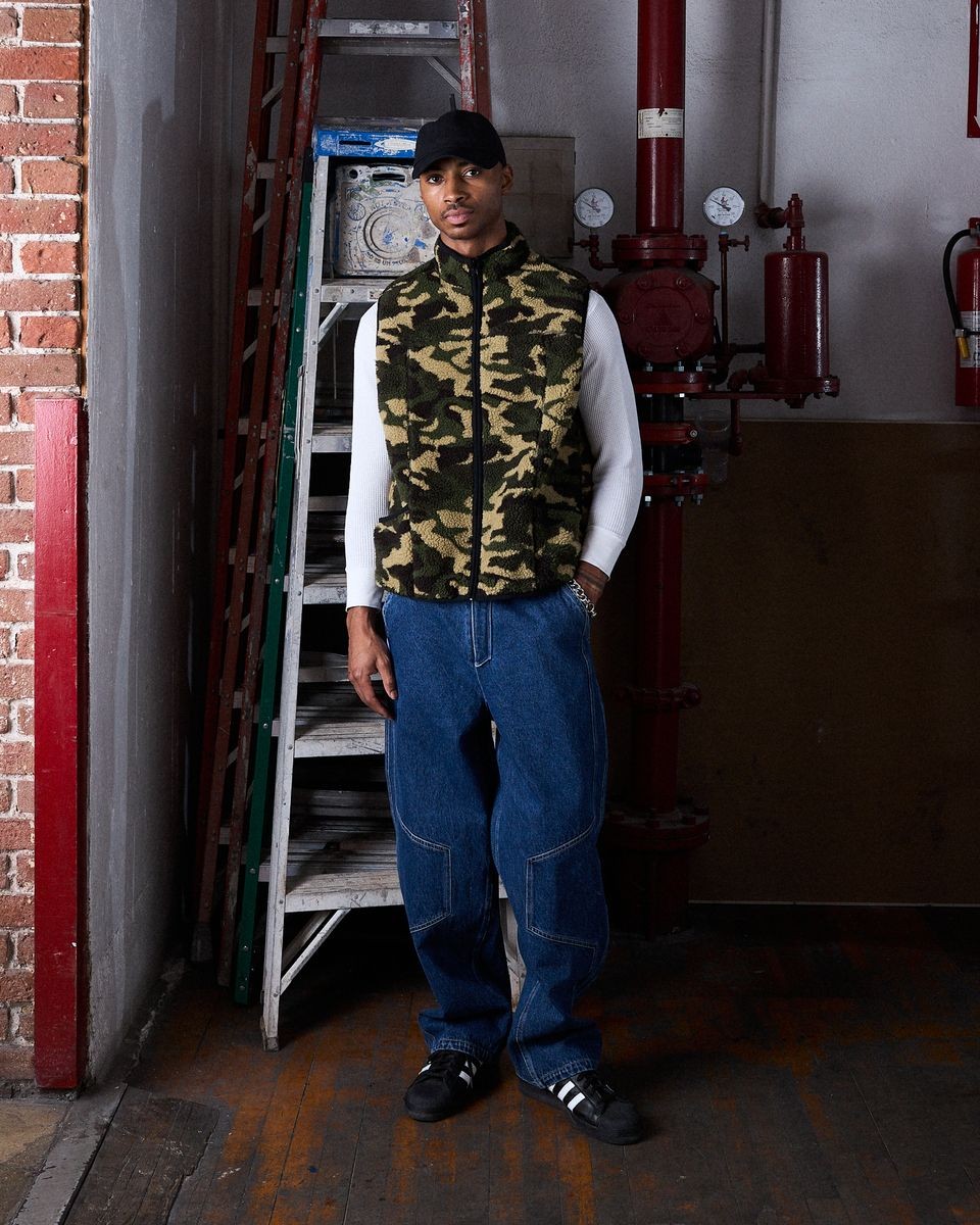 ��PLEASURES/�ץ쥸�㡼����FELIS REVERSIBLE VEST �٥��� / CAMO / BLACK