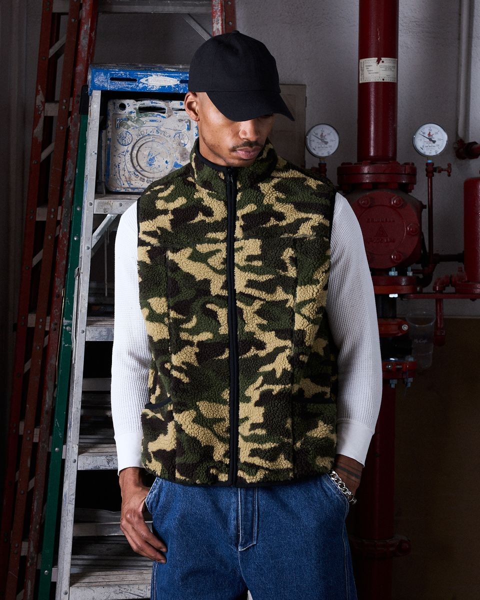 ��PLEASURES/�ץ쥸�㡼����FELIS REVERSIBLE VEST �٥��� / CAMO / BLACK