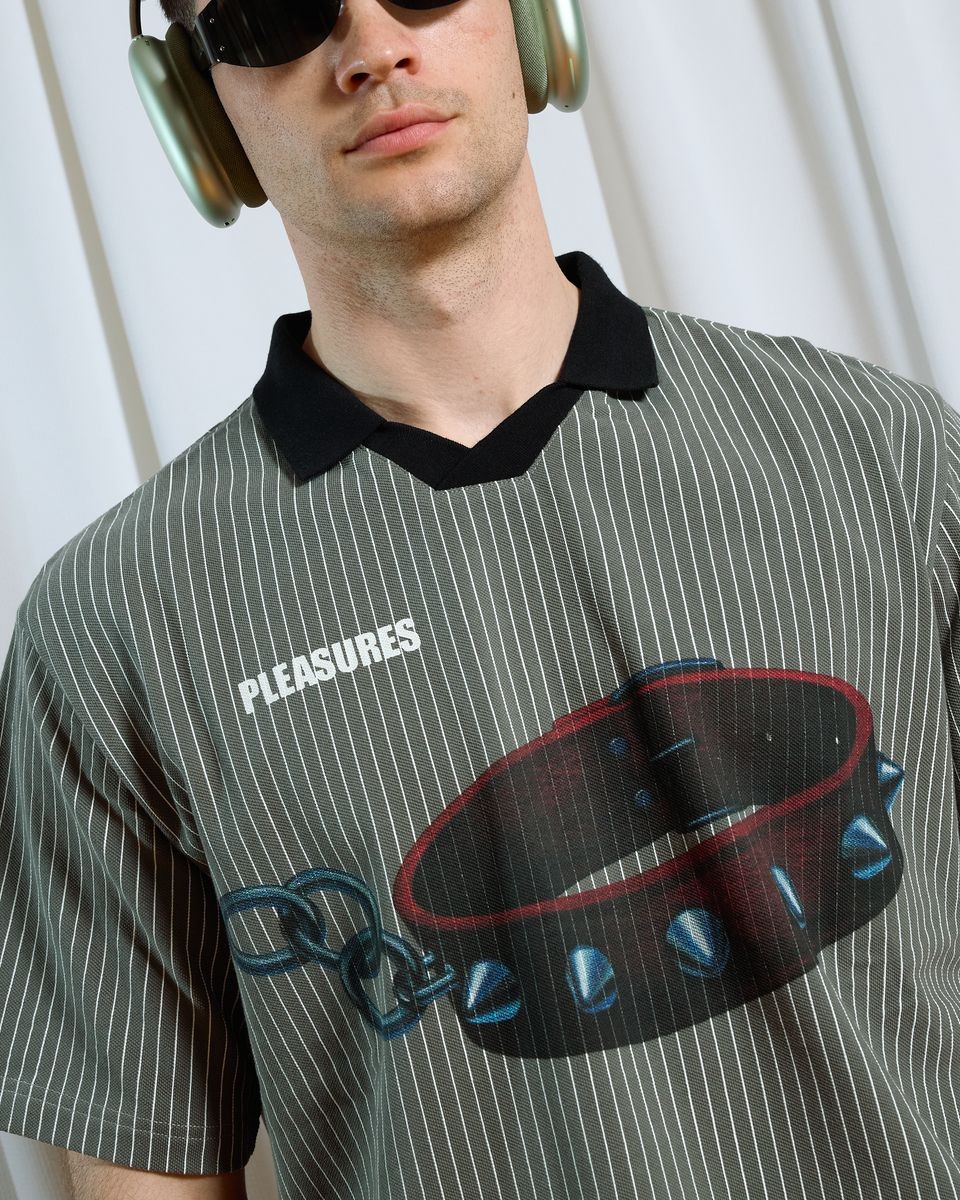 ��PLEASURES/�ץ쥸�㡼����PET POLO �ݥ������ / CHARCOAL