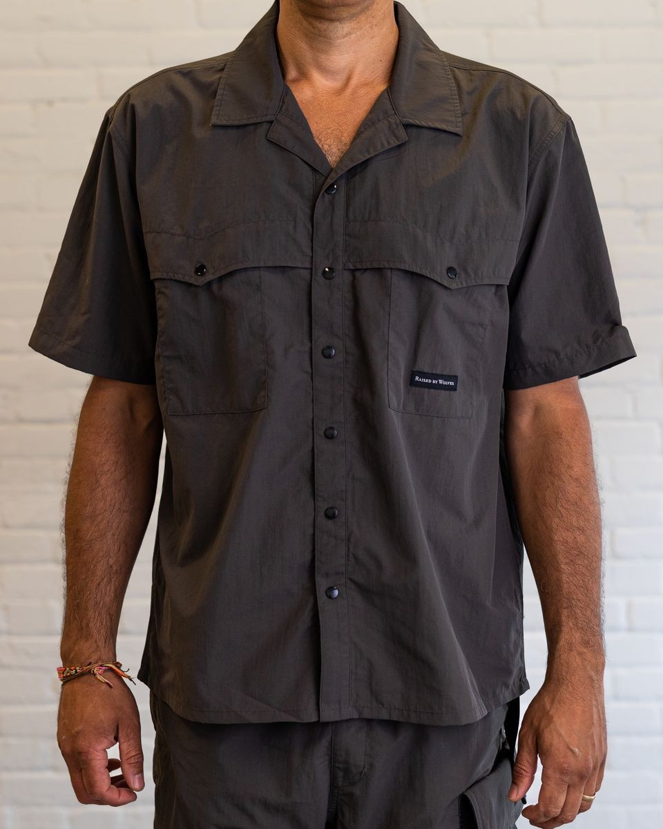 RAISED BY WOLVES/쥤ɥХ֥ADVENTURE SHIRT Ⱦµ / BLACK