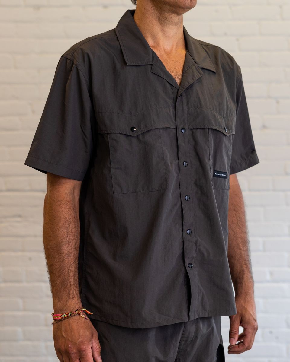 RAISED BY WOLVES/쥤ɥХ֥ADVENTURE SHIRT Ⱦµ / BLACK