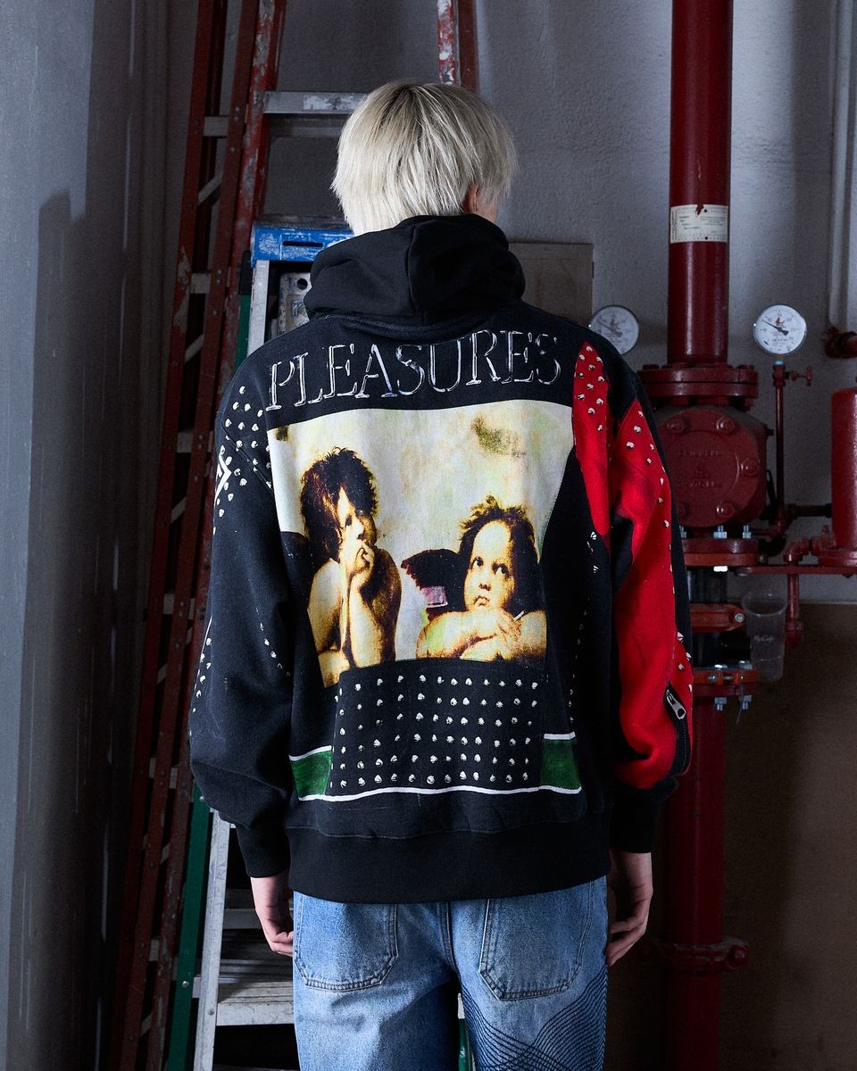 ��PLEASURES/�ץ쥸�㡼����EXPLOSION HOODIE �ѡ����� / BLACK