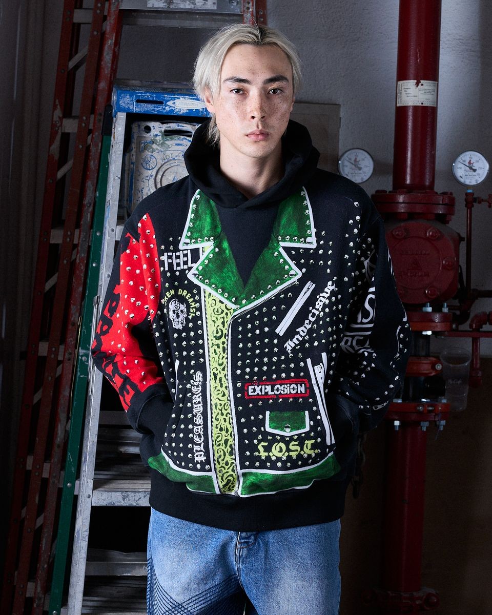 ��PLEASURES/�ץ쥸�㡼����EXPLOSION HOODIE �ѡ����� / BLACK