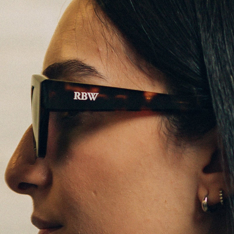 ��RAISED BY WOLVES/�쥤���ɥХ�����֥���MODEL V SUNGLASSES ���󥰥饹 / TORTOISE