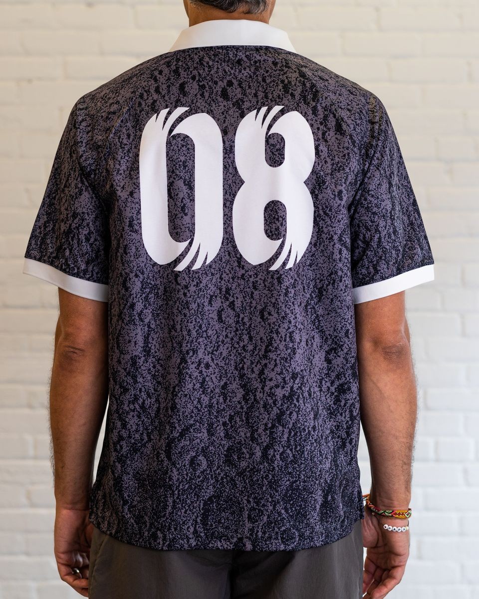 ��RAISED BY WOLVES/�쥤���ɥХ�����֥���SOCCER JERSEY ȾµT����� / BLACK