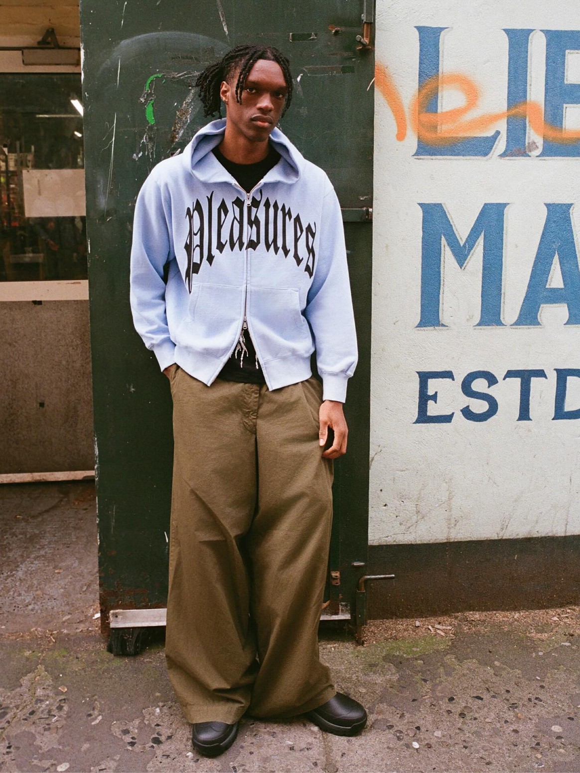 ��PLEASURES/�ץ쥸�㡼����TWITCH ZIP HOODIE �ѡ����� / POWDER BLUE