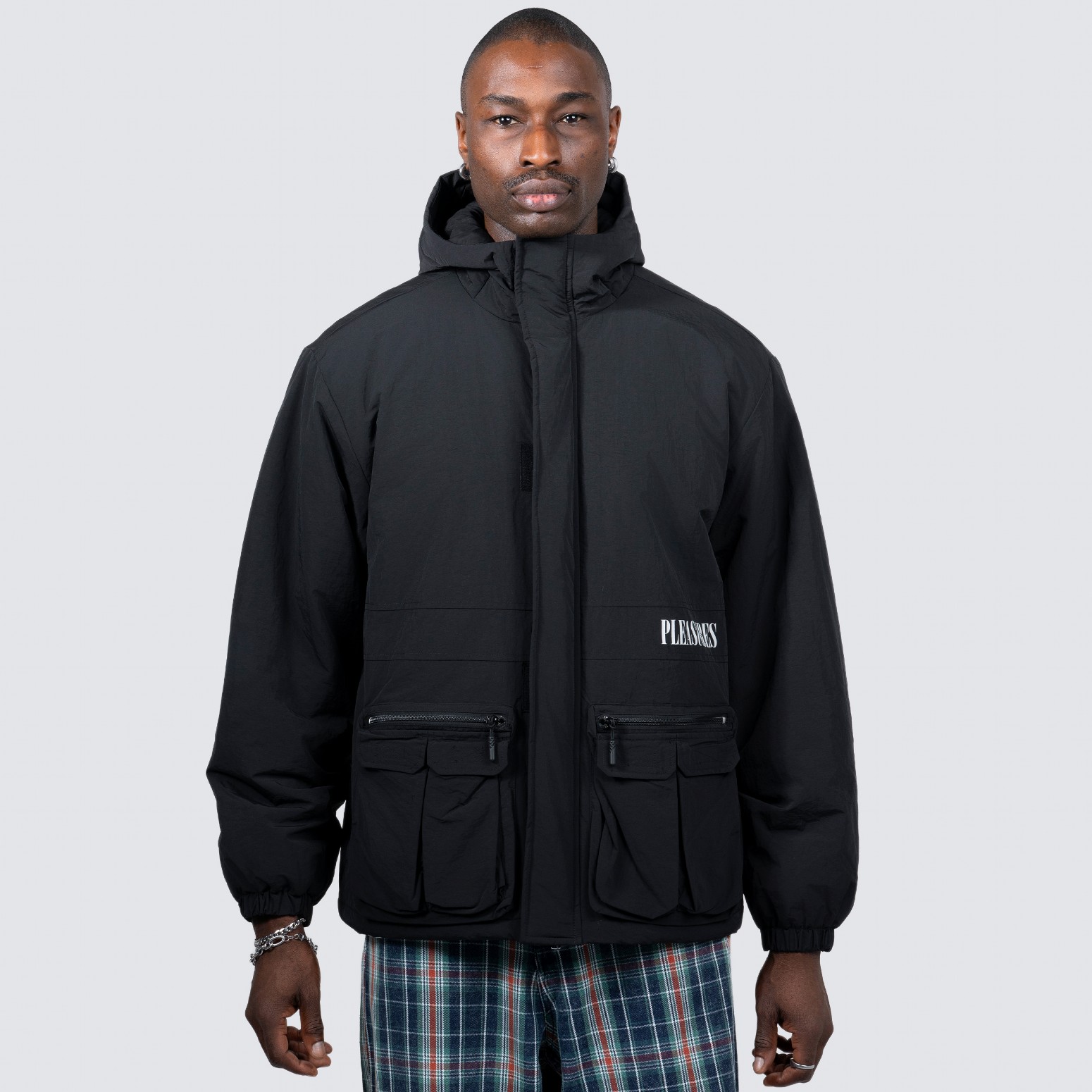��PLEASURES/�ץ쥸�㡼����RUN HOODED JACKET �ա��ɥ��㥱�å� / BLACK