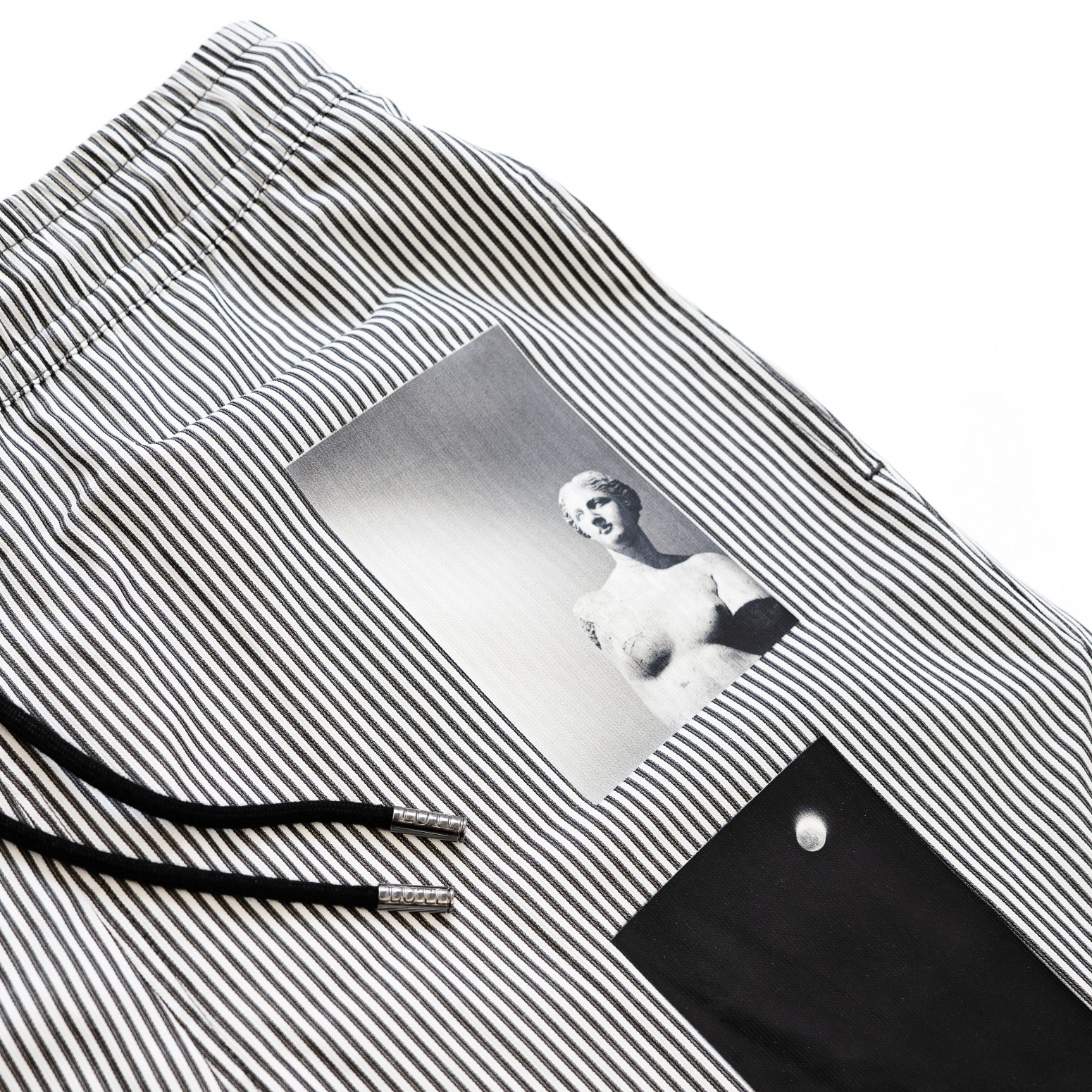 LUTI/롼ƥLUNA PINSTRIPE SHORTS 硼ȥѥ / BLACK