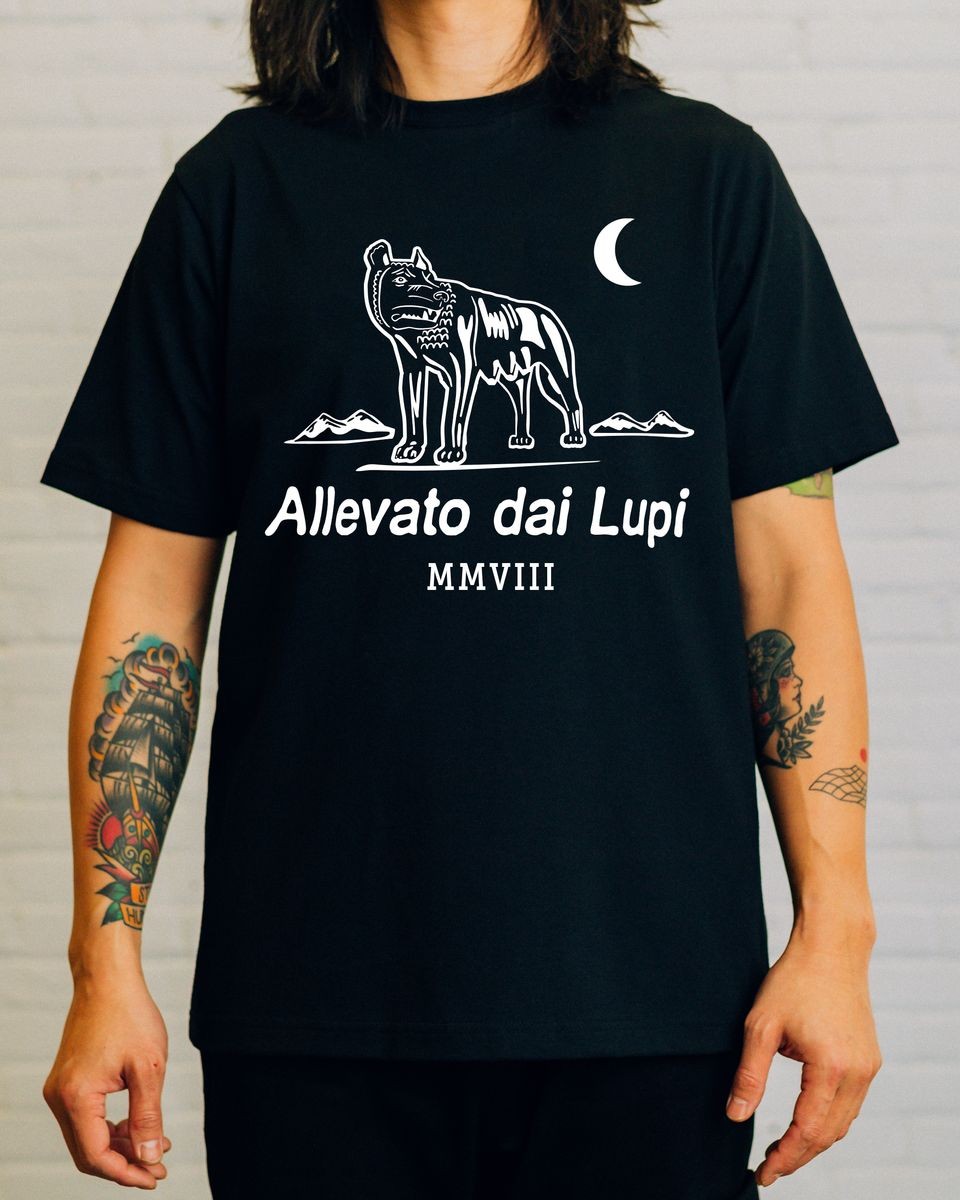 RAISED BY WOLVES/쥤ɥХ֥CLUB LOGO TEE ȾµT / BLACK