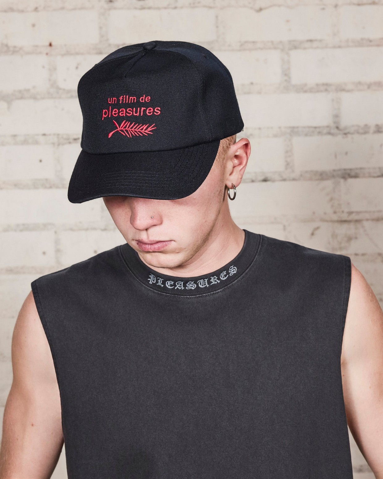 ��PLEASURES/�ץ쥸�㡼����FILM SNAPBACK ����å� / BLACK