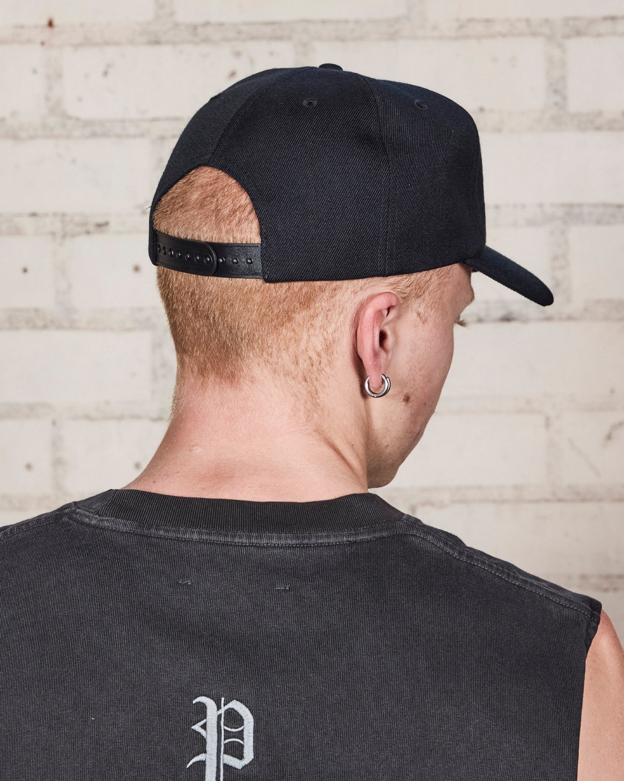 ��PLEASURES/�ץ쥸�㡼����FILM SNAPBACK ����å� / BLACK