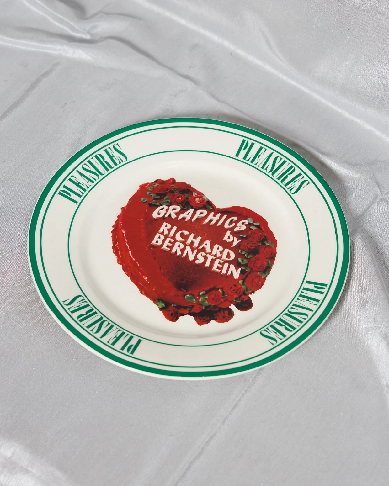 ��PLEASURES/�ץ쥸�㡼����CAKE PLATE �������ץ졼��