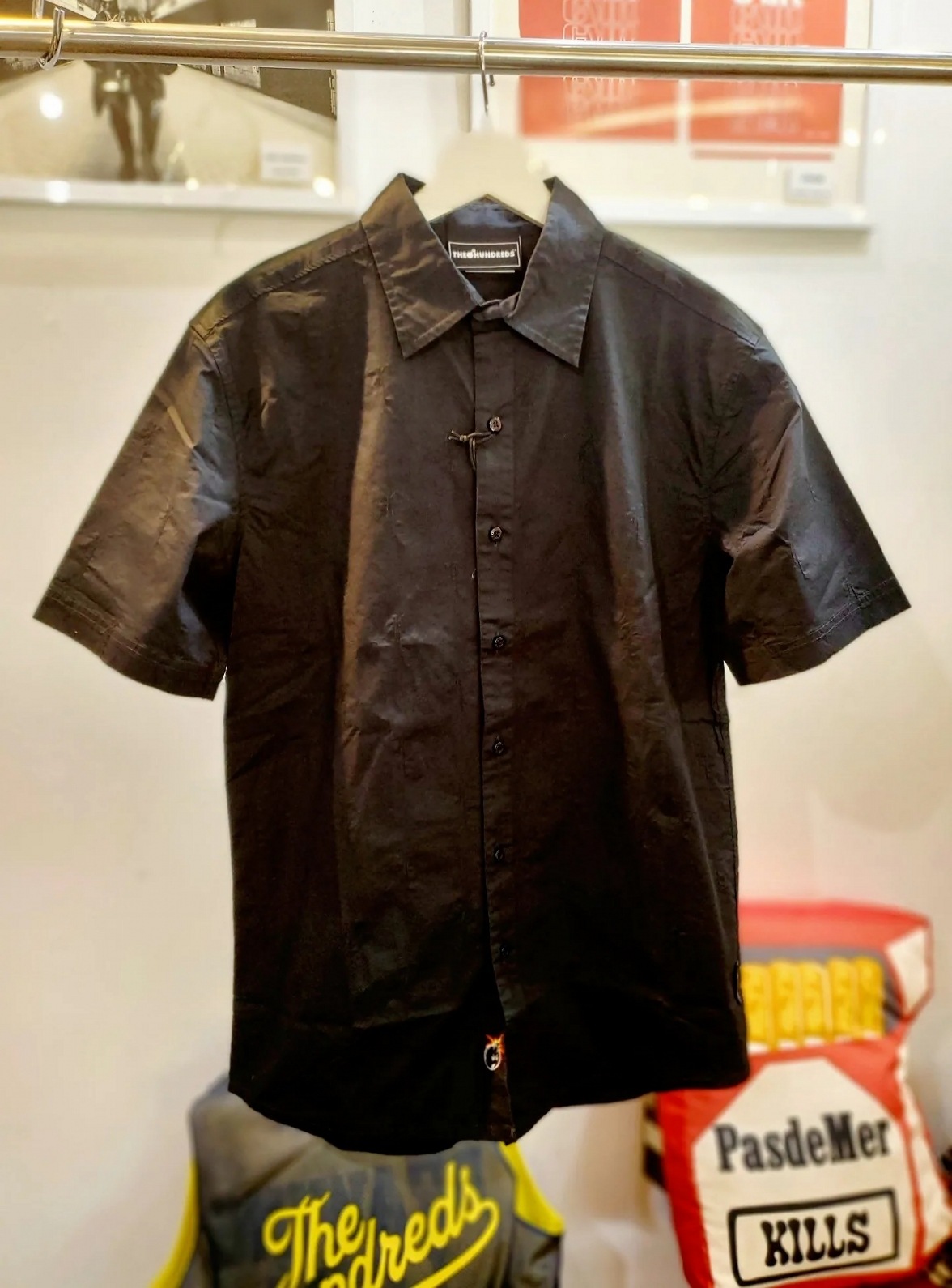 ��THE HUNDREDS/�����ϥ�ɥ�åġ�BENNIGAN SS WOVEN Ⱦµ����� / BLACK �֥�å� ��
