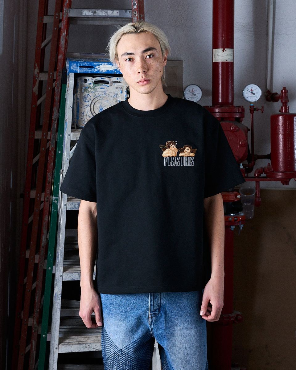 ��PLEASURES/�ץ쥸�㡼����DYNAMIC SHORT SLEEVE CREWNECK T����� / BLACK
