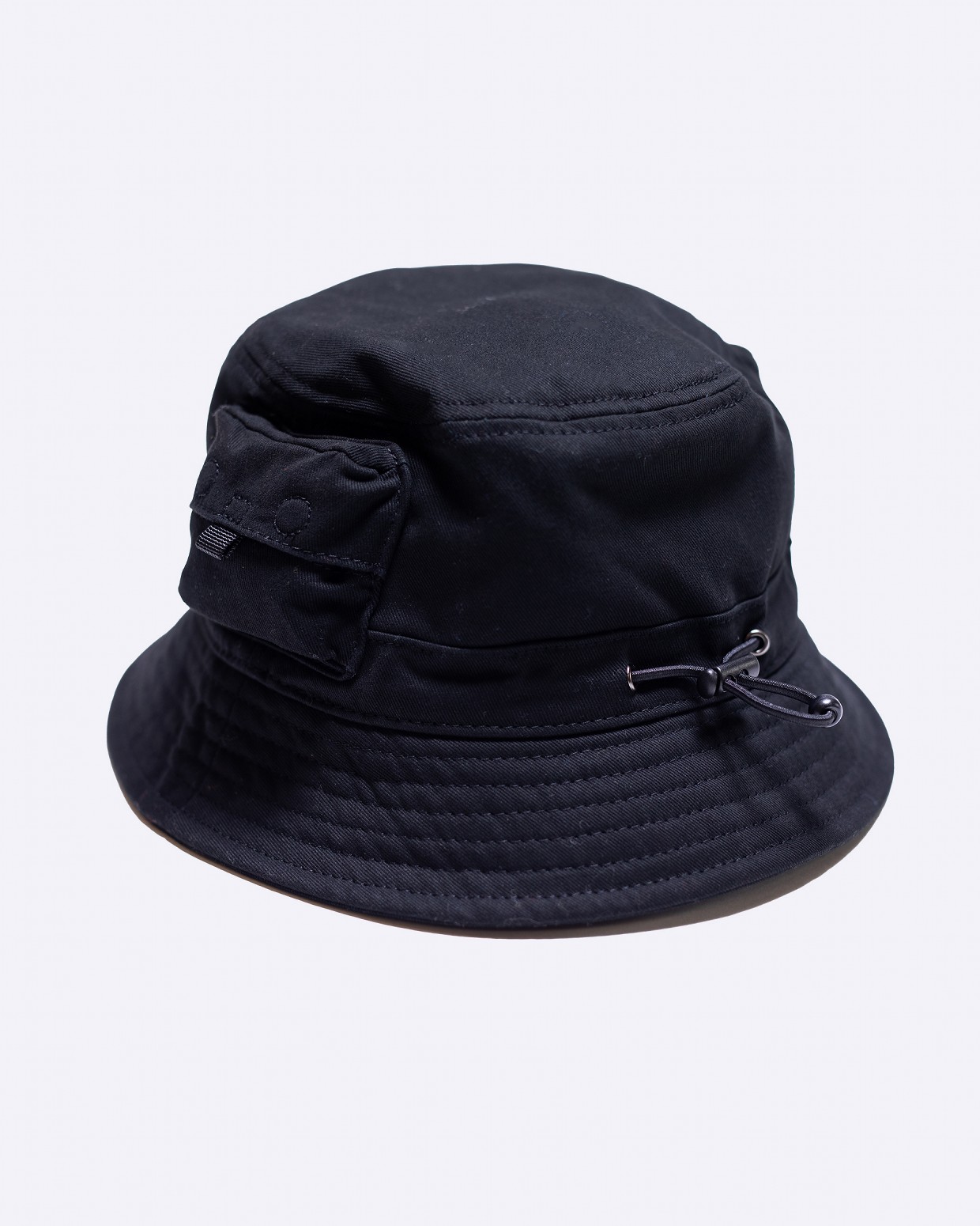��RAISED BY WOLVES/�쥤���ɥХ�����֥���TECH BUCKET HAT �Х��åȥϥå� / BLACK