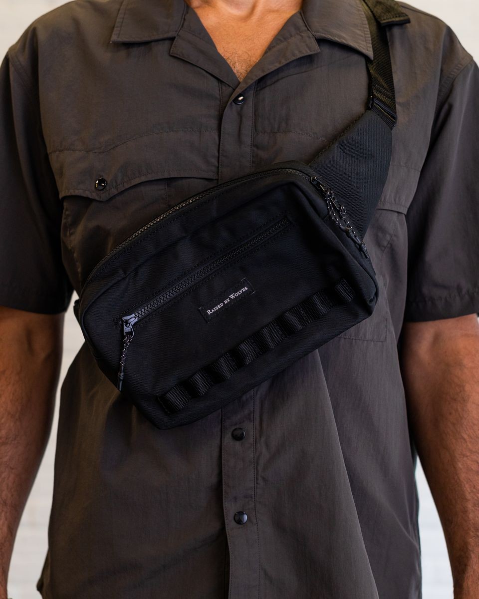 RAISED BY WOLVES/쥤ɥХ֥SIDE BAG ɥХå / BLACK