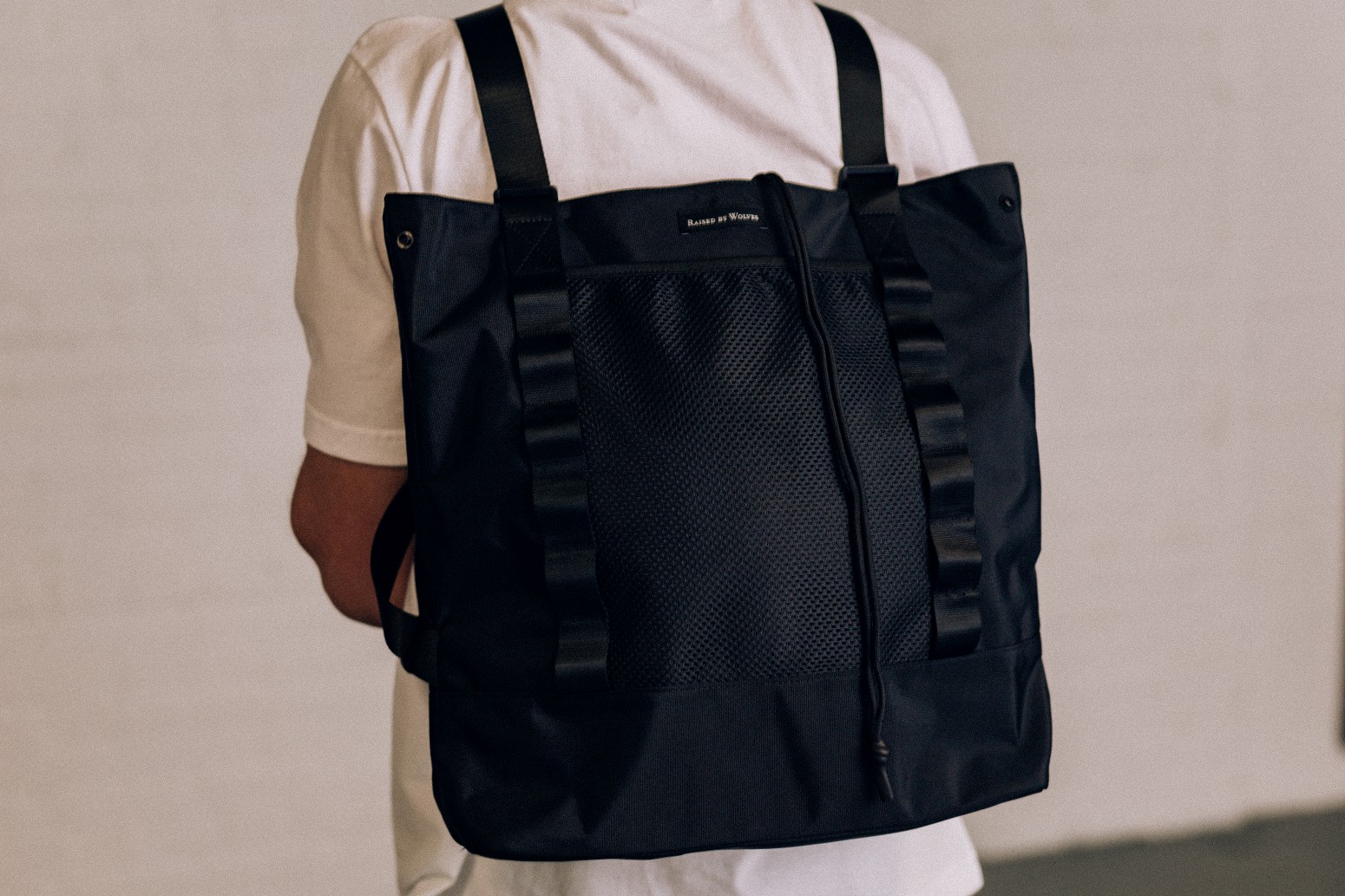 RAISED BY WOLVES/쥤ɥХ֥CONVERTIBLE TOTE BAG ȡȥХå / BLACK