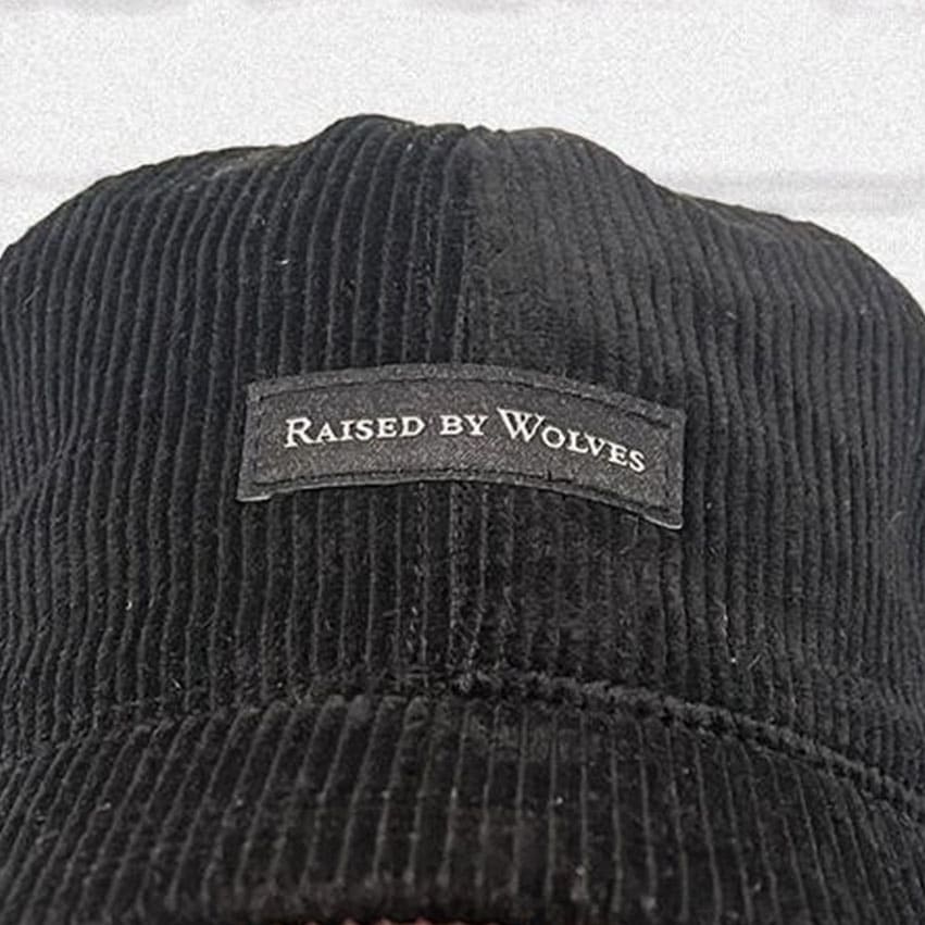 ��RAISED BY WOLVES/�쥤���ɥХ�����֥���CORDUROY HAT ���ȥ�åץХå�����å� / BLACK